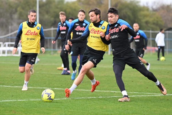 NAPLES, ITALY - MARCH 09: Bartosz Bereszynski of Napoli in action during a training session on March 09, 2023 in Naples, Italy. (Photo by SSC NAPOLI/SSC NAPOLI via Getty Images)