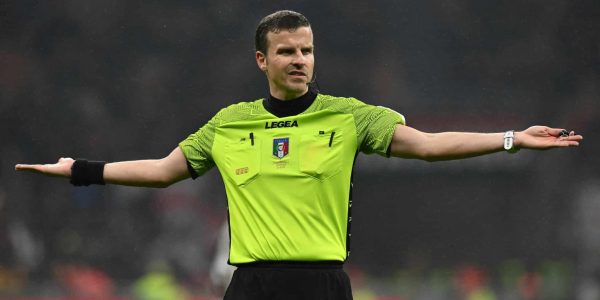 MILAN, ITALY - MARCH 13: Referee Federico La Penna during the Serie A match between AC MIlan and Salernitana at Stadio Giuseppe Meazza on March 13, 2023 in Milan, Italy. (Photo by Alessandro Sabattini/Getty Images)