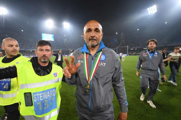 NAPLES, ITALY - JUNE 04: Luciano Spalletti, Head Coach of SSC Napoli, celebrates with their Serie A winners medal following the Serie A match between SSC Napoli and UC Sampdoria at Stadio Diego Armando Maradona on June 04, 2023 in Naples, Italy. (Photo by Francesco Pecoraro/Getty Images)