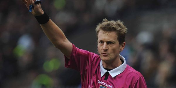 GENOA, ITALY - JANUARY 27:  Referee Dino Tommasi signals a foul during the Serie A match between UC Sampdoria and Pescara at Stadio Luigi Ferraris on January 27, 2013 in Genoa, Italy.  (Photo by Valerio Pennicino/Getty Images)