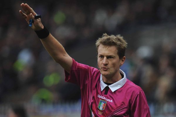 GENOA, ITALY - JANUARY 27:  Referee Dino Tommasi signals a foul during the Serie A match between UC Sampdoria and Pescara at Stadio Luigi Ferraris on January 27, 2013 in Genoa, Italy.  (Photo by Valerio Pennicino/Getty Images)