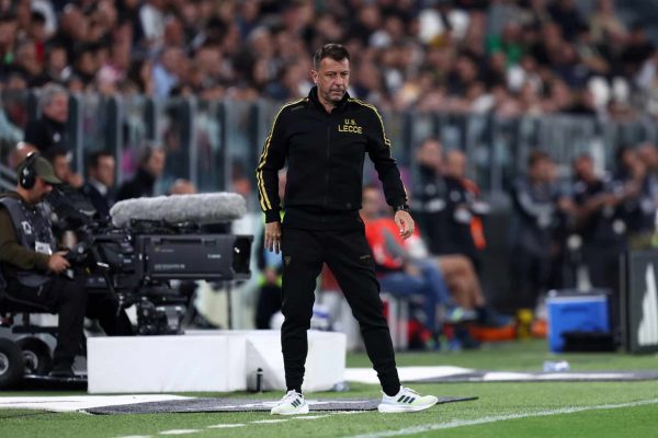 TURIN, ITALY - SEPTEMBER 26: Roberto D Aversa of US Lecce looks on during the Serie A TIM match between Juventus and US Lecce at Allianz Stadium on September 26, 2023 in Turin, Italy. (Photo by sportinfoto/DeFodi Images via Getty Images)