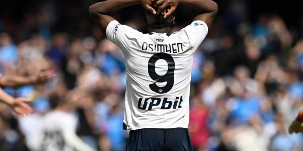 NAPLES, ITALY - MARCH 30: Victor Osimhen of SSC Napoli shows his disappointment during the Serie A TIM match between SSC Napoli and Atalanta BC at Stadio Diego Armando Maradona on March 30, 2024 in Naples, Italy. (Photo by Francesco Pecoraro/Getty Images)