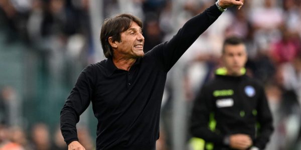 TURIN, ITALY - SEPTEMBER 21: Antonio Conte of Napoli reacts during the Serie match between Juventus and Napoli at Allianz Stadium on September 21, 2024 in Turin, Italy. (Photo by Image Photo Agency/Getty Images)