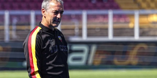 LECCE, ITALY - APRIL 19: Head coach of Lecce Marco Giampaolo looks on prior the Serie A match between Lecce and Como at Stadio Via del Mare on April 19, 2025 in Lecce, Italy. (Photo by Maurizio Lagana/Getty Images)