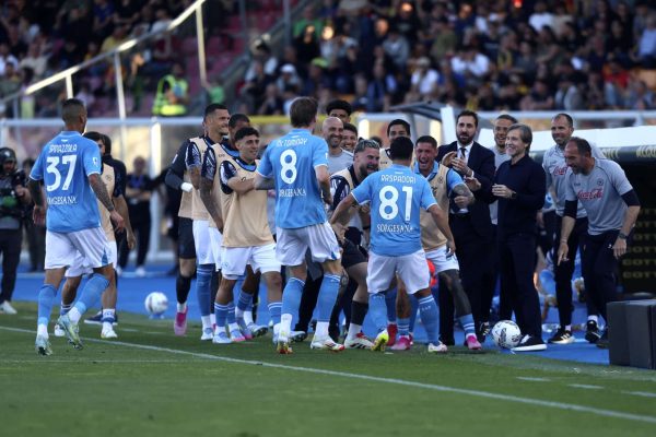 LECCE, ITALY - MAY 03: Giacomo Raspadori of Napoli celebrates with their teammates after scoring his team's opening goal during the Serie A match between Lecce and Napoli at Stadio Via del Mare on May 03, 2025 in Lecce, Italy. (Photo by Maurizio Lagana/Getty Images)