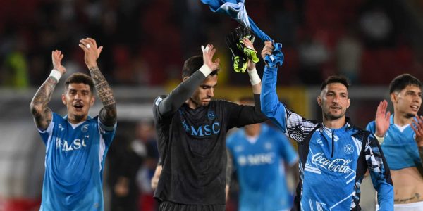 LECCE, ITALY - MAY 03: Giovanni Di Lorenzo of Napoli, Alex Meret of Napoli and Matteo Politano of Napoli celebrates at the end of the match of the Serie A match between Lecce and Napoli at Stadio Via del Mare on May 03, 2025 in Lecce, Italy. (Photo by Image Photo Agency/Getty Images)