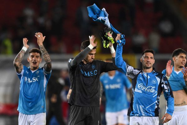 LECCE, ITALY - MAY 03: Giovanni Di Lorenzo of Napoli, Alex Meret of Napoli and Matteo Politano of Napoli celebrates at the end of the match of the Serie A match between Lecce and Napoli at Stadio Via del Mare on May 03, 2025 in Lecce, Italy. (Photo by Image Photo Agency/Getty Images)