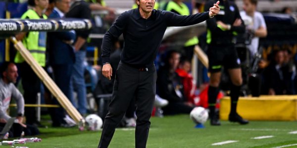 PARMA, ITALY - MAY 18: Antonio Conte, Head Coach of Napoli, gestures to his players during the Serie A match between Parma and Napoli at Stadio Ennio Tardini on May 18, 2025 in Parma, Italy. (Photo by Alessandro Sabattini/Getty Images)