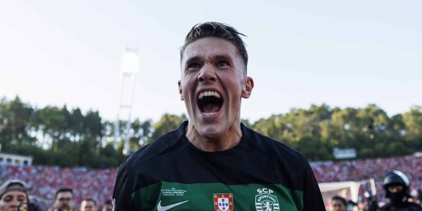 LISBON, PORTUGAL - MAY 25: Viktor Gyokeres of Sporting celebrating the 2025 Portuguese Cup title after winning SL Benfica at Estadio Nacional do Jamor on May 25, 2025 in Lisbon, Portugal. (Photo by Maciej Rogowski/Eurasia Sport Images/Getty Images)