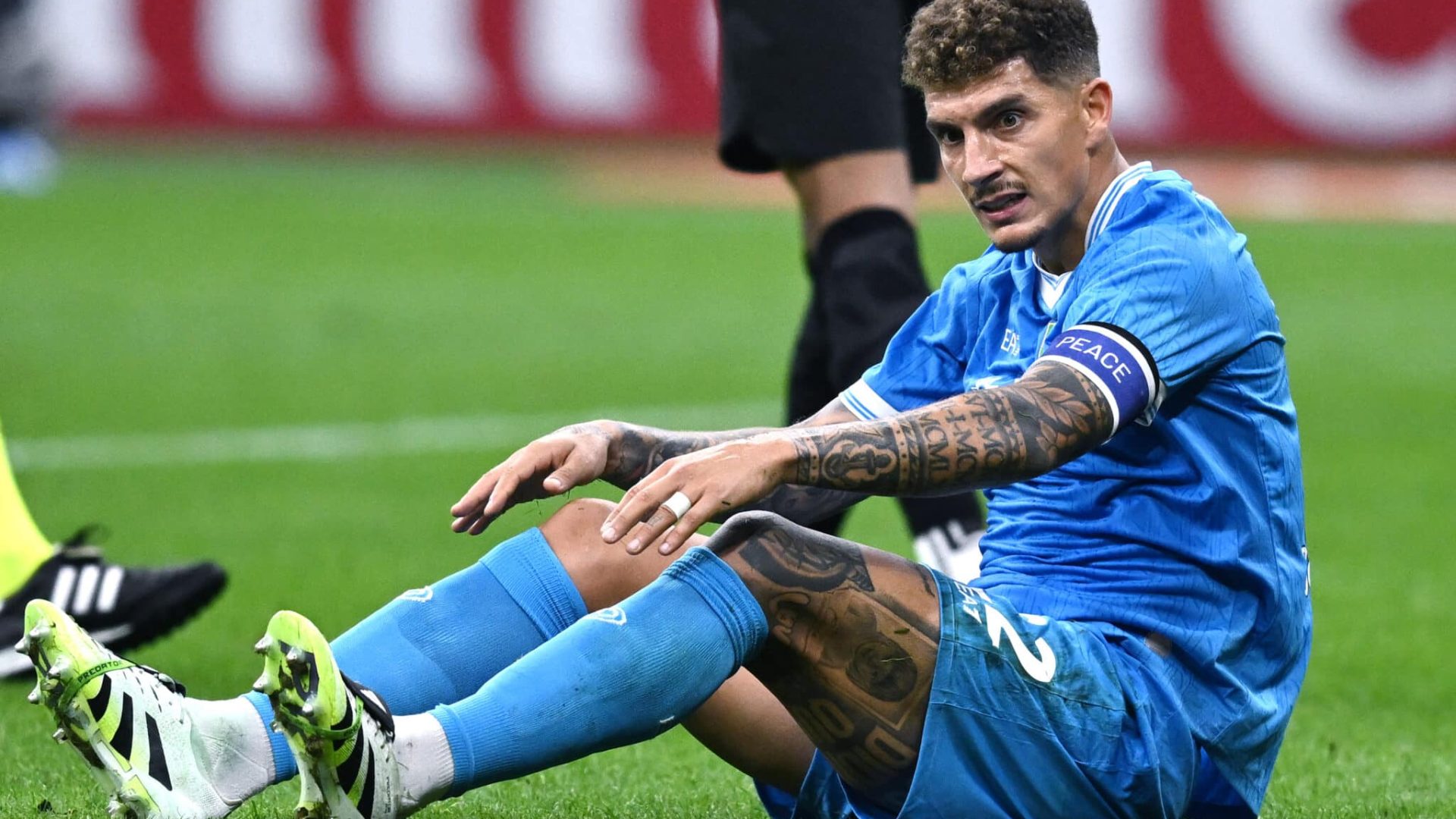 MILAN, ITALY - SEPTEMBER 28:  Giovanni Di Lorenzo of Napoli react with disappointment during the Serie A match between AC Milan and SSC Napoli at Giuseppe Meazza Stadium on September 28, 2025 in Milan, Italy. (Photo by Image Photo Agency/Getty Images)