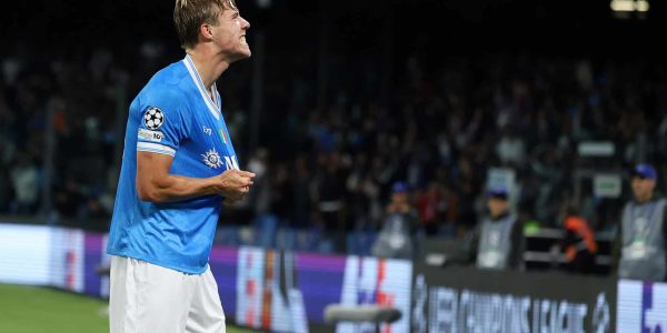 NAPLES, ITALY - OCTOBER 01: Rasmus Hojlund of SSC Napoli celebrates after scoring his side second goal during the UEFA Champions League 2025/26 League Phase MD2 match between SSC Napoli and Sporting Clube de Portugal at Stadio Diego Armando Maradona on October 01, 2025 in Naples, Italy. (Photo by Francesco Pecoraro/Getty Images)