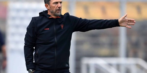 LECCE, ITALY - OCTOBER 18:  Eusebio Di Francesco of Lecce co during the Serie A match between US Lecce and US Sassuolo Calcio at Stadio Via del Mare on October 18, 2025 in Lecce, Italy. (Photo by Image Photo Agency/Getty Images)