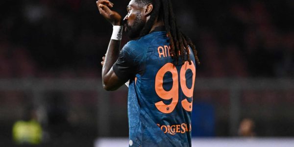 LECCE, ITALY - OCTOBER 28: Frank Anguissa of Napoli celebrates his goal during the Serie A match between US Lecce and SSC Napoli at Stadio Via del Mare on October 28, 2025 in Lecce, Italy. (Photo by Image Photo Agency/Getty Images)