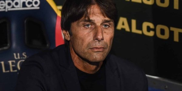 LECCE, ITALY - OCTOBER 28: Antonio Conte coach of SSC Napoli during the Serie A match between US Lecce and SSC Napoli at Stadio Via del Mare on October 28, 2025 in Lecce, Italy. (Photo by Ivan Romano/Getty Images)