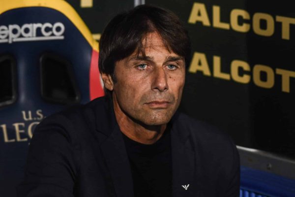 LECCE, ITALY - OCTOBER 28: Antonio Conte coach of SSC Napoli during the Serie A match between US Lecce and SSC Napoli at Stadio Via del Mare on October 28, 2025 in Lecce, Italy. (Photo by Ivan Romano/Getty Images)
