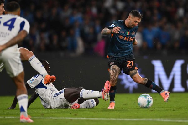 Assane Diao of Como 1907 and Matteo Politano of S.S.C. Napoli are in action during the 10th day of the Serie A Championship between S.S.C. Napoli and Como 1907 at the Diego Armando Maradona Stadium in Naples, Italy, on November 1, 2025. (Photo by Domenico Cippitelli/NurPhoto via Getty Images)