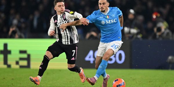 NAPLES, ITALY - DECEMBER 07: Eljif Elmas of SSC Napoli runs with the ball whilst under pressure from Francisco Conceicao of Juventus during the Serie A match between SSC Napoli and Juventus FC at Stadio Diego Armando Maradona on December 07, 2025 in Naples, Italy. (Photo by Francesco Pecoraro/Getty Images)