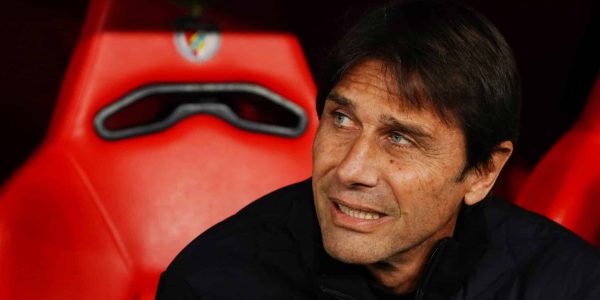 LISBON, PORTUGAL - DECEMBER 10: Antonio Conte, Head Coach of SSC Napoli, looks on from the dug out prior to the UEFA Champions League 2025/26 League Phase MD6 match between SL Benfica and SSC Napoli at  on December 10, 2025 in Lisbon, Portugal. (Photo by Gualter Fatia/Getty Images)