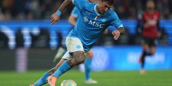 RIYADH, SAUDI ARABIA - DECEMBER 18: Matteo Politano of SSC Napoli runs with the ball during the Supercoppa Italiana Semi-Final match between SSC Napoli and AC Milan at King Saud University Stadium on December 18, 2025 in Riyadh, Saudi Arabia.  (Photo by Yasser Bakhsh/Getty Images)