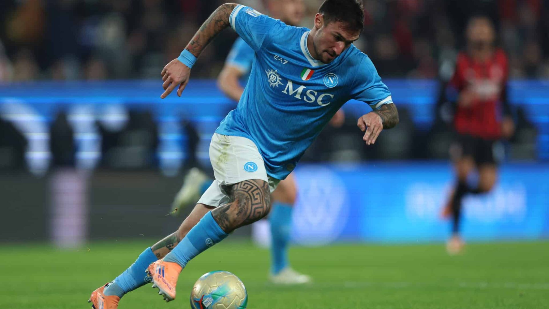 RIYADH, SAUDI ARABIA - DECEMBER 18: Matteo Politano of SSC Napoli runs with the ball during the Supercoppa Italiana Semi-Final match between SSC Napoli and AC Milan at King Saud University Stadium on December 18, 2025 in Riyadh, Saudi Arabia.  (Photo by Yasser Bakhsh/Getty Images)