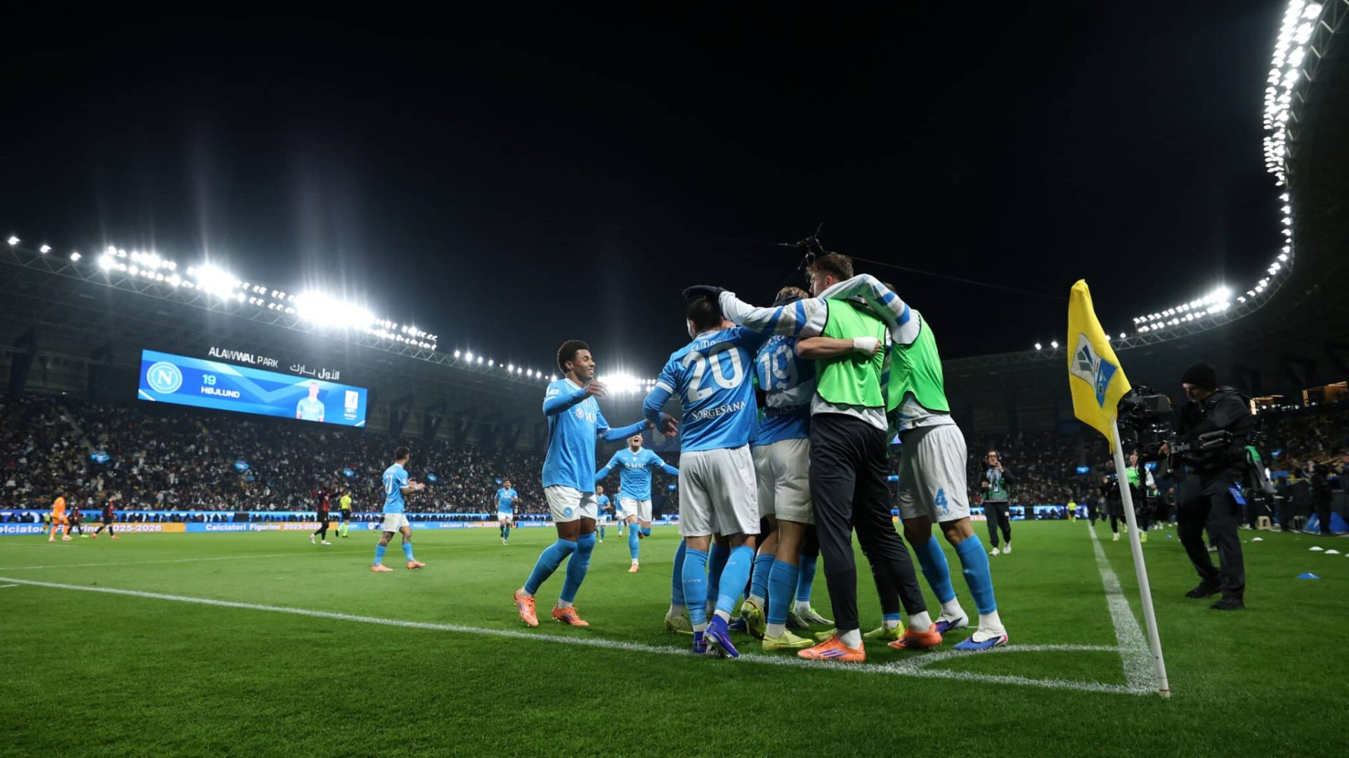 RIYADH, SAUDI ARABIA - DECEMBER 18: Players of SSC Napoli celebrate after Rasmus Hojlund scores his team's second goal  during the Supercoppa Italiana Semi-Final match between SSC Napoli and AC Milan at King Saud University Stadium on December 18, 2025 in Riyadh, Saudi Arabia.  (Photo by Yasser Bakhsh/Getty Images)