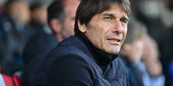 CREMONA, ITALY - DECEMBER 28: Coach Antonio Conte of SSC Napoli reacts during the Serie A match between US Cremonese and SSC Napoli at Stadio Giovanni Zini on December 28, 2025 in Cremona, Italy. (Photo by Marco M. Mantovani/Getty Images)