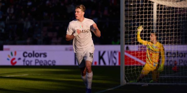 CREMONA, ITALY - DECEMBER 28: Rasmus Hojlund of Napoli SSC celebrates after scoring his team's first goal during the Serie A match between US Cremonese and SSC Napoli at Stadio Giovanni Zini on December 28, 2025 in Cremona, Italy. (Photo by Emmanuele Ciancaglini/Ciancaphoto Studio/Getty Images)