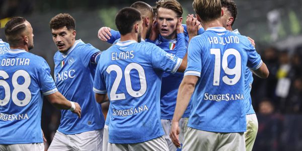 MILAN, ITALY - JANUARY 11: Scott McTominay of SSC Napoli celebrates his goal with his team-mates during the Serie A match between FC Internazionale and SSC Napoli at Giuseppe Meazza Stadium on January 11, 2026 in Milan, Italy. (Photo by Giuseppe Cottini/Getty Images)