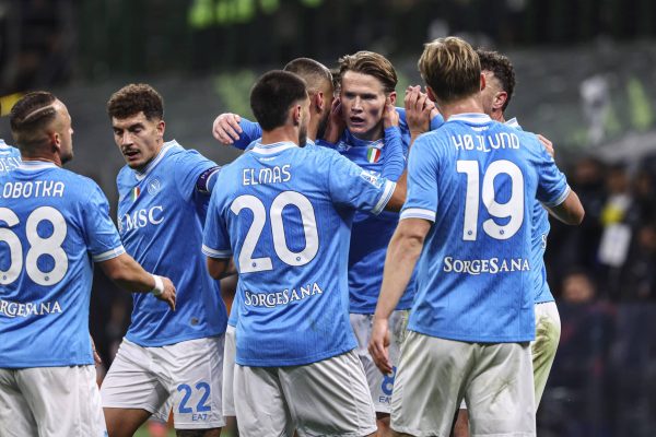 MILAN, ITALY - JANUARY 11: Scott McTominay of SSC Napoli celebrates his goal with his team-mates during the Serie A match between FC Internazionale and SSC Napoli at Giuseppe Meazza Stadium on January 11, 2026 in Milan, Italy. (Photo by Giuseppe Cottini/Getty Images)