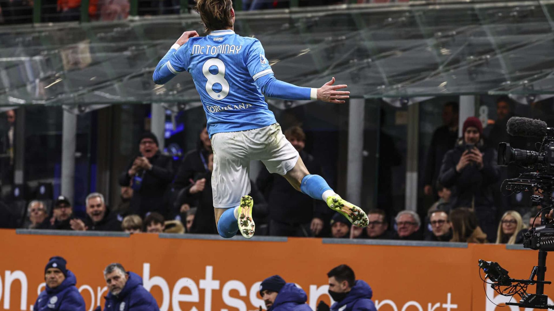 MILAN, ITALY - JANUARY 11: Scott McTominay of SSC Napoli celebrates after scoring the his team's first goal during the Serie A match between FC Internazionale and SSC Napoli at Giuseppe Meazza Stadium on January 11, 2026 in Milan, Italy. (Photo by Giuseppe Cottini/Getty Images)