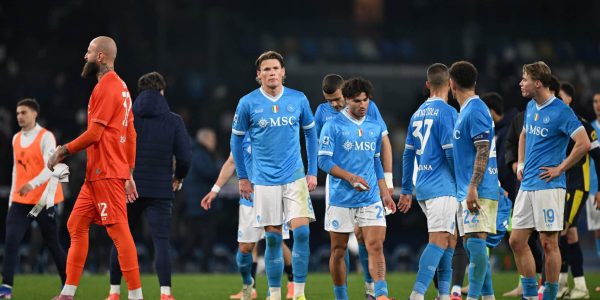 NAPLES, ITALY - JANUARY 14: SSC Napoli players show their disappointment after the Serie A match between SSC Napoli and Parma Calcio 1913 at Stadio Diego Armando Maradona on January 14, 2026 in Naples, Italy. (Photo by Francesco Pecoraro/Getty Images)
