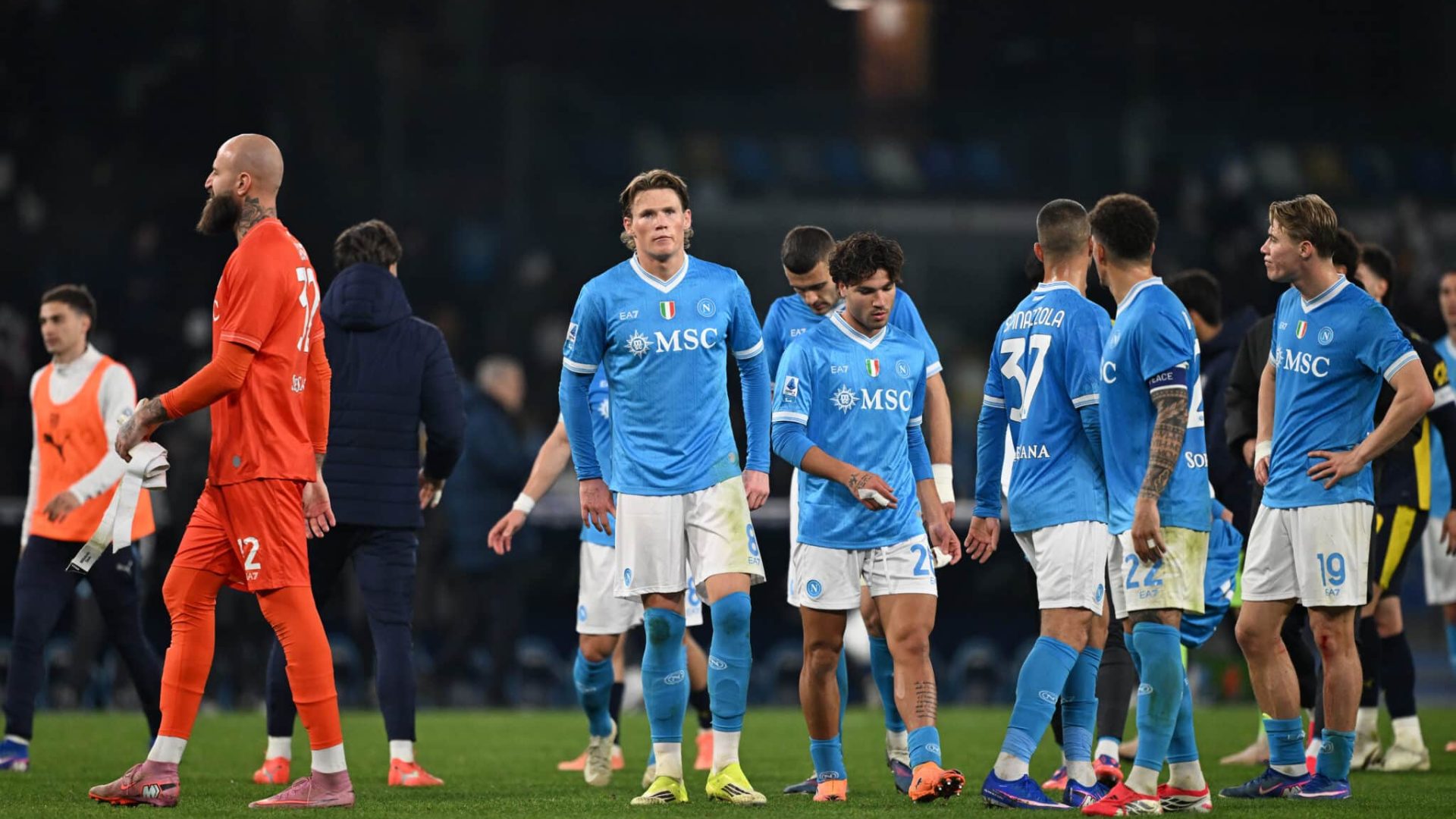 NAPLES, ITALY - JANUARY 14: SSC Napoli players show their disappointment after the Serie A match between SSC Napoli and Parma Calcio 1913 at Stadio Diego Armando Maradona on January 14, 2026 in Naples, Italy. (Photo by Francesco Pecoraro/Getty Images)