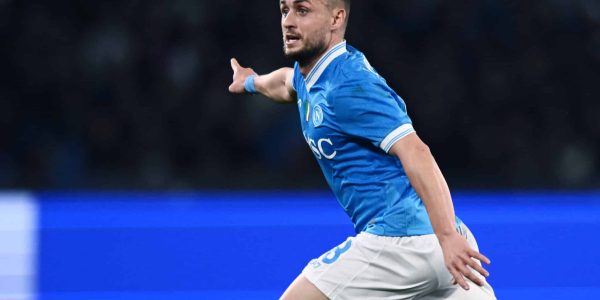 NAPLES, ITALY - JANUARY 17:  Stanislav Lobotka of Napoli gestures during the Serie A match between SSC Napoli and US Sassuolo Calcio at Stadio Diego Armando Maradona on January 17, 2026 in Naples, Italy. (Photo by Image Photo Agency/Getty Images)