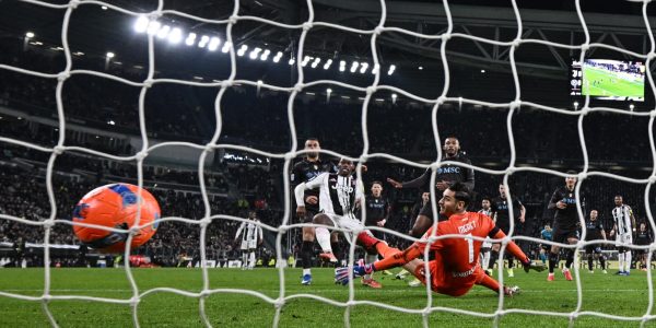 TURIN, ITALY - JANUARY 25: Jonathan David of Juventus scores goal during the Serie A match between Juventus FC and SSC Napoli at  on January 25, 2026 in Turin, Italy. (Photo by Image Photo Agency/Getty Images)
