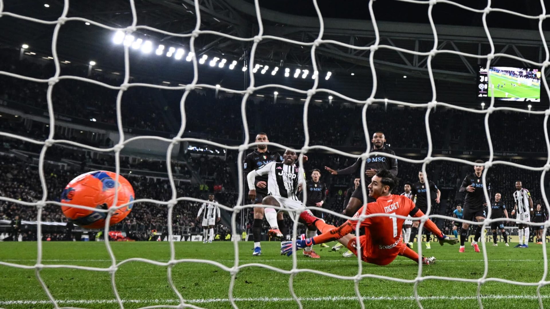 TURIN, ITALY - JANUARY 25: Jonathan David of Juventus scores goal during the Serie A match between Juventus FC and SSC Napoli at  on January 25, 2026 in Turin, Italy. (Photo by Image Photo Agency/Getty Images)