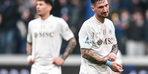 BERGAMO, ITALY - FEBRUARY 22: Matteo Politano of Napoli is disappointed after the Serie A match between Atalanta BC and SSC Napoli at New Balance Arena on February 22, 2026 in Bergamo, Italy. (Photo by Image Photo Agency/Getty Images)