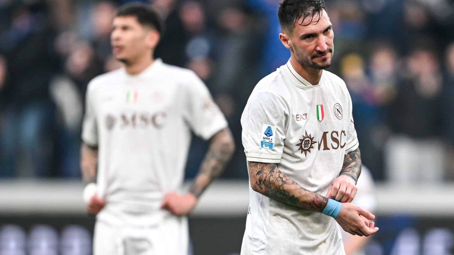 BERGAMO, ITALY - FEBRUARY 22: Matteo Politano of Napoli is disappointed after the Serie A match between Atalanta BC and SSC Napoli at New Balance Arena on February 22, 2026 in Bergamo, Italy. (Photo by Image Photo Agency/Getty Images)