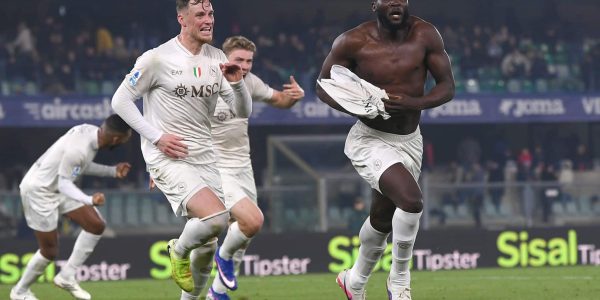 VERONA, ITALY - FEBRUARY 28:  Romelu Lukaku of SSC Napoli  celebrates after scoring his team second goal during the Serie A match between Hellas Verona FC and SSC Napoli at Stadio Marcantonio Bentegodi on February 28, 2026 in Verona, Italy. (Photo by Alessandro Sabattini/Getty Images)