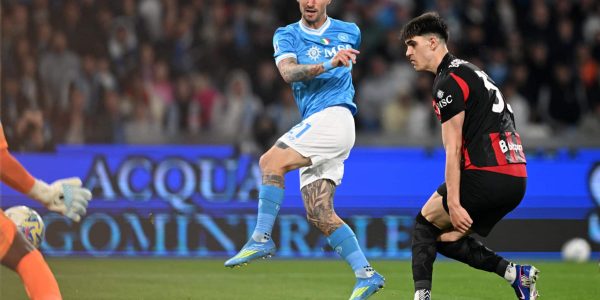 NAPLES, ITALY - APRIL 06: Matteo Politano of SSC Napoli scores the opening goal during the Serie A match between SSC Napoli and AC Milan at Stadio Diego Armando Maradona on April 06, 2026 in Naples, Italy. (Photo by Francesco Pecoraro/Getty Images)