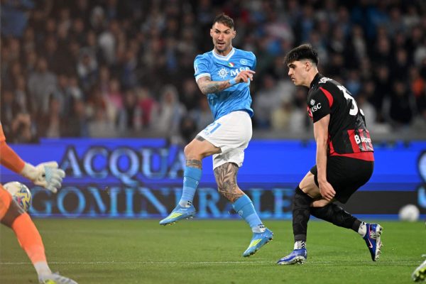 NAPLES, ITALY - APRIL 06: Matteo Politano of SSC Napoli scores the opening goal during the Serie A match between SSC Napoli and AC Milan at Stadio Diego Armando Maradona on April 06, 2026 in Naples, Italy. (Photo by Francesco Pecoraro/Getty Images)