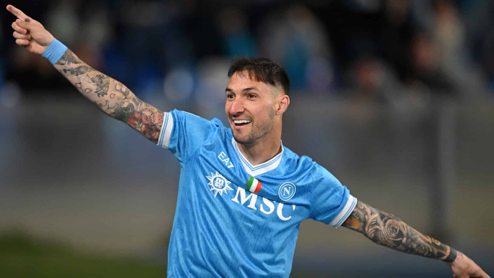 NAPLES, ITALY - APRIL 06: Matteo Politano of SSC Napoli celebrates after scoring the opening goal during the Serie A match between SSC Napoli and AC Milan at Stadio Diego Armando Maradona on April 06, 2026 in Naples, Italy. (Photo by Francesco Pecoraro/Getty Images)