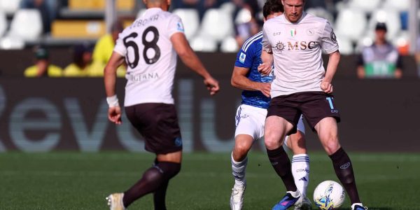 Como, Italy - May 2: Kevin De Bruyne of Ssc Napoli controls the ball during the Serie A match between Como 1907 and Ssc Napoli at Stadio Giuseppe Sinigaglia on May 2, 2026 in Como, Italy. (Photo by sportinfoto/DeFodi Images/DeFodi via Getty Images)