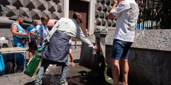 NAPLES, ITALY - JULY 11: A man fills a water bottle from a fountain during the African heatwave in Naples on July 11, 2026. A new and more intense heatwave is sweeping across Italy and Western Europe, with temperatures peaking at 38-41 degrees celsius in southern Italy. A new and more intense heatwave is sweeping across Italy and Western Europe, with temperatures peaking at 38-41 degrees celsius in southern Italy. (Photo by Eliano Imperato/Anadolu via Getty Images)