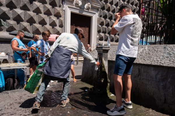 NAPLES, ITALY - JULY 11: A man fills a water bottle from a fountain during the African heatwave in Naples on July 11, 2026. A new and more intense heatwave is sweeping across Italy and Western Europe, with temperatures peaking at 38-41 degrees celsius in southern Italy. A new and more intense heatwave is sweeping across Italy and Western Europe, with temperatures peaking at 38-41 degrees celsius in southern Italy. (Photo by Eliano Imperato/Anadolu via Getty Images)