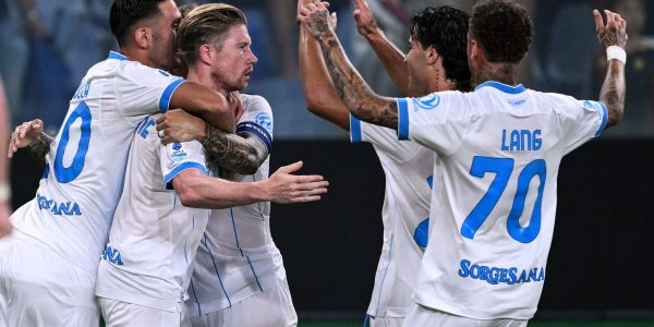 GENOA, ITALY - AUGUST 22: Kevin De Bruyne of Napoli celebrates his goal during the Serie A match between Genoa CFC and SSC Napoli at Stadio Luigi Ferraris on August 22, 2026 in Genoa, Italy. (Photo by Image Photo Agency/Getty Images)