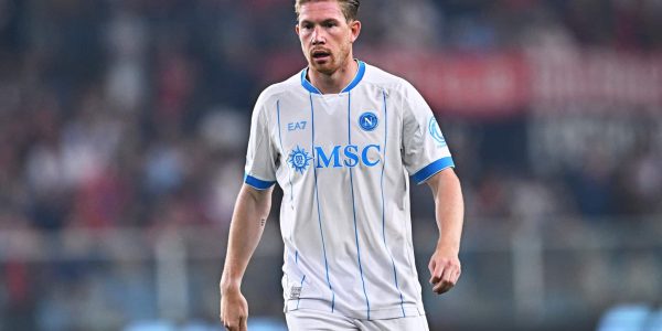 GENOA, ITALY - AUGUST 22: Kevin De Bruyne of Napoli looks on during the Serie A match between Genoa CFC and SSC Napoli at Stadio Luigi Ferraris on August 22, 2026 in Genoa, Italy. (Photo by Simone Arveda/Getty Images)