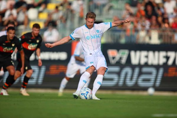 VENICE, ITALY - OCTOBER 17: Kevin De Bruyne of SSC Napoli misses the penalty during the Serie A match between Venezia FC and SSC Napoli at Stadio Pier Luigi Penzo on October 17, 2026 in Venice, Italy. (Photo by Maurizio Lagana/Getty Images)