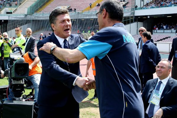 NAPLES, ITALY - MAY 06: Coach of SSC Napoli Maurizio Sarri greets coach of Torino FC Walter Mazzarri during the serie A match between SSC Napoli and Torino FC at Stadio San Paolo on May 6, 2018 in Naples, Italy.  (Photo by Francesco Pecoraro/Getty Images)