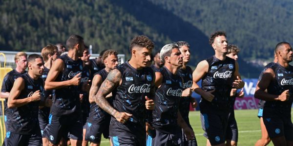 DIMARO, ITALY - JULY 18: Giovanni Di Lorenzo of Napoli jogs with teammates during a Napoli training session on July 18, 2025 in Dimaro, Italy. (Photo by SSC NAPOLI/SSC NAPOLI via Getty Images)